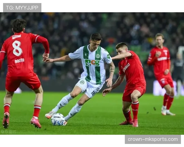 费耶中场组织能力亮眼,引领球队攻防转换新风潮 费耶中场组织能力亮眼,引领球队攻防转换新风潮