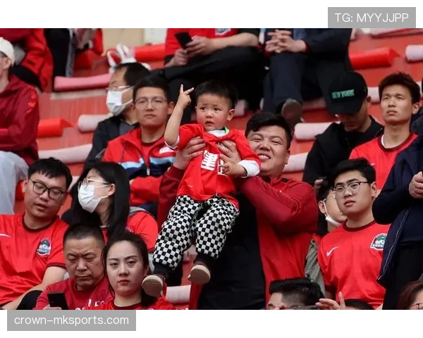 萨达尔球场迎新赛季,球迷热情高涨盼球队再创佳绩 萨达尔球场迎新赛季,球迷热情高涨盼球队再创佳绩