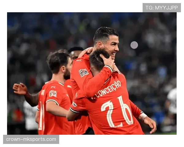 葡萄牙球迷热情助威,助力国家队国际赛场稳健前行 葡萄牙球迷热情助威,助力国家队国际赛场稳健前行