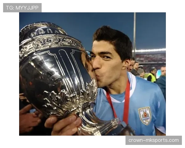 苏亚雷斯训练完回家还得哄三个娃睡觉，老婆说他比乌拉圭队还难管