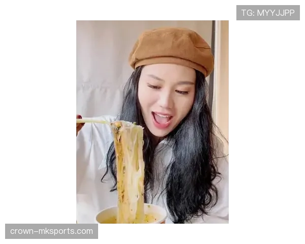 杜丽训练完顺手煮了碗面，这自律生活谁顶得住啊